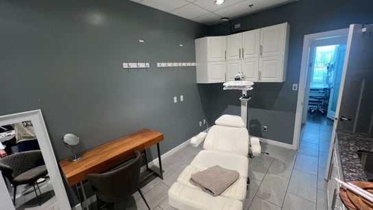 YOSHIDA BEAUTY CLINIC 【Broadway Location】