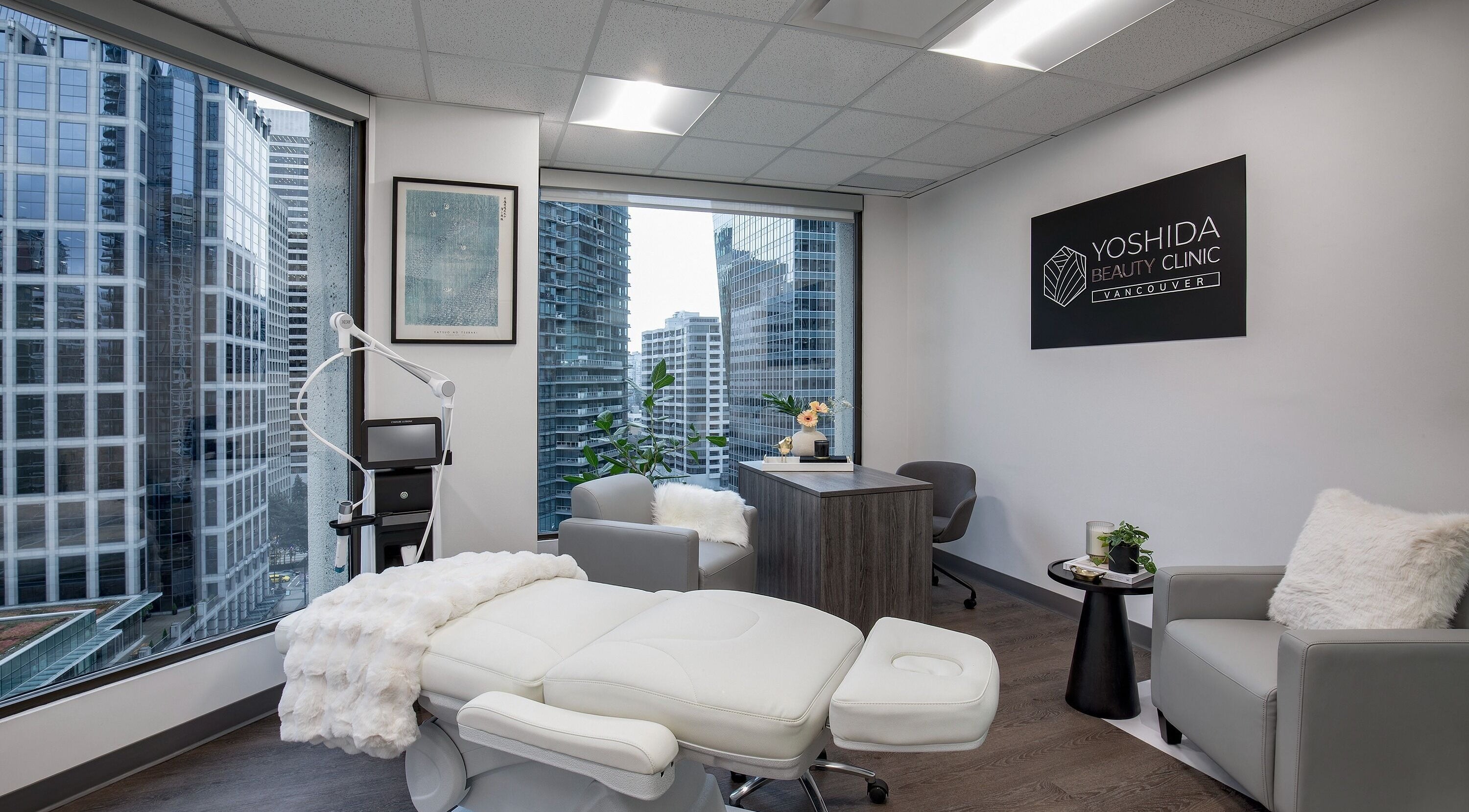 Modern treatment room at YOSHIDA BEAUTY CLINIC【Downtown Location】, Vancouver, British Columbia, CA.