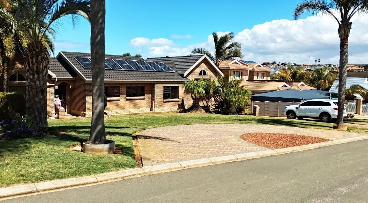 Charming building of Radiant Grace Wellness & Beauty Bar in Mossel Bay, Western Cape, ZA, with lush landscaping.