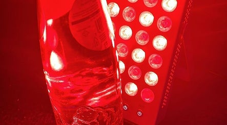 Rode lichttherapie bij TOAM in Dilsen-stokkem, Vlaanderen, BE voor wellness en ontspanning.