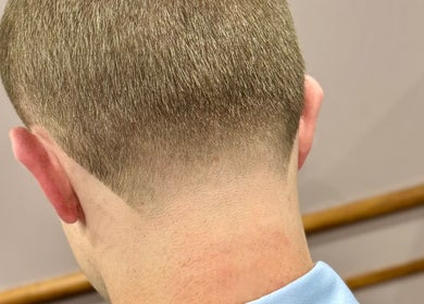 Close-up de um corte de cabelo fresco no Cult barber Malahaide, Malahide, County Dublin, IE.