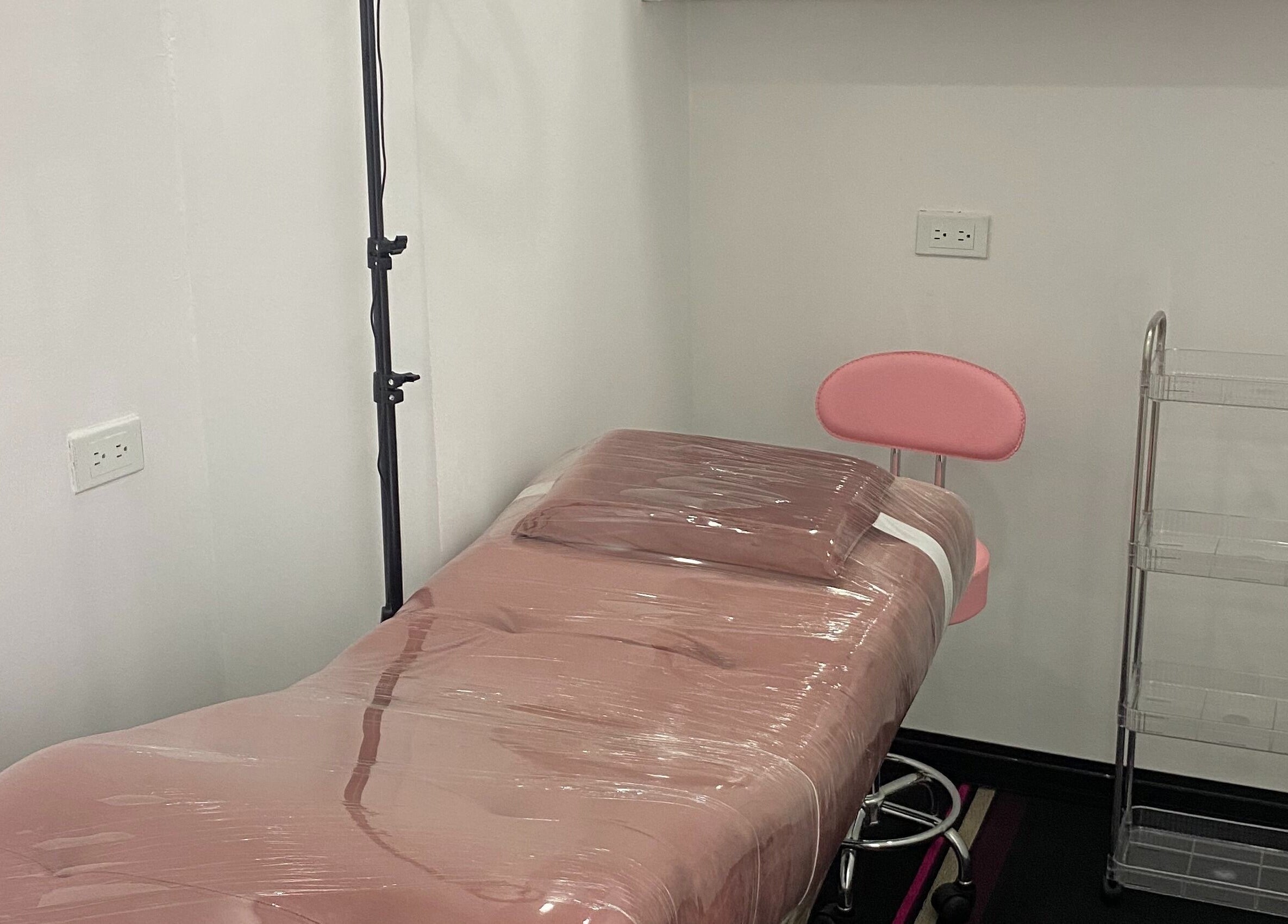 Cama de tratamiento en Anaya Beauty Bar, Valencia, Carabobo, VE.