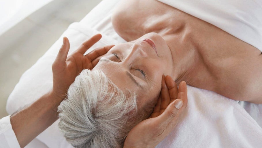 Relaxing massage at Serenique Massage Clinic in Clayton West, England, GB.