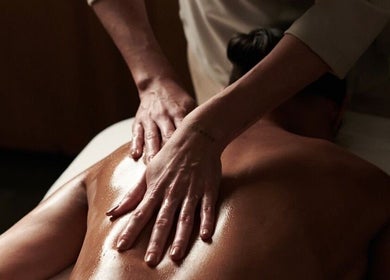 Relaxing back massage at Novaé by Valentina in Newstead, Queensland, AU.