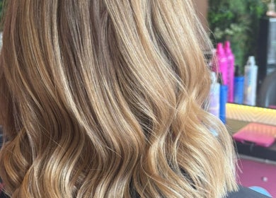 Wavy blonde hairstyle at Dream Hair&Beauty by Rachel in Spilsby, England, GB, showcasing natural highlights.