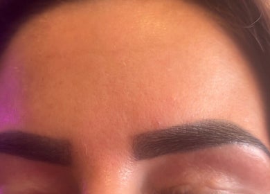 Perfectly shaped eyebrows at Dream Hair&Beauty by Rachel, Spilsby, England, GB enhancing beauty naturally.