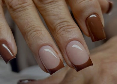 Сучасний кавовий манікюр у MarinANails, Mińsk Mazowiecki, Województwo Mazowieckie, PL.
