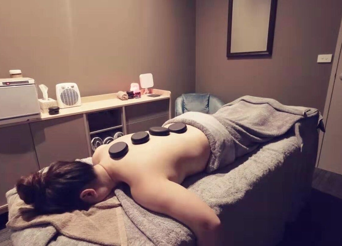 Relaxing hot stone massage at Orenda Day Spa, Hobart, Tasmania, AU, promoting wellness and tranquility.