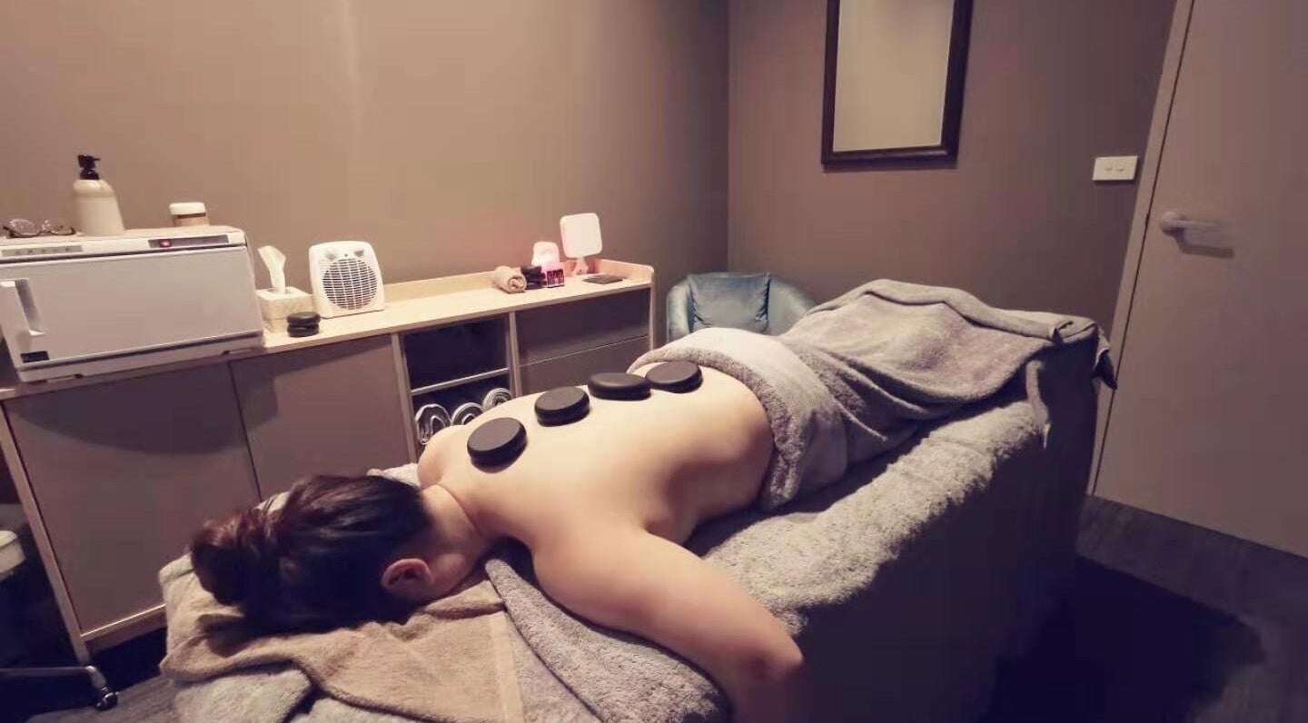 Relaxing hot stone massage at Orenda Day Spa, Hobart, Tasmania, AU, promoting wellness and tranquility.