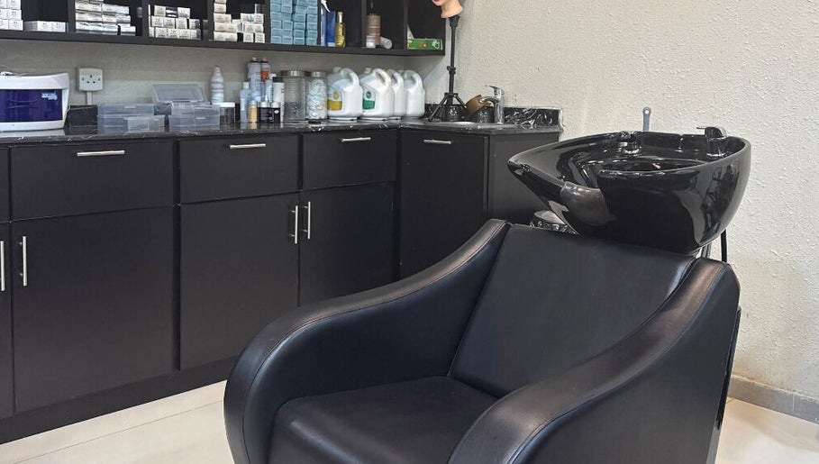 Modern salon chair and wash station at صالون لمسة الماسة حي الخليج |Diumond touch, الرياض, منطقة الرياض, SA.