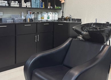 Modern salon chair and wash station at صالون لمسة الماسة حي الخليج |Diumond touch, الرياض, منطقة الرياض, SA.