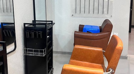 Salon chairs and styling station at صالون لمسة الماسة حي الخليج |Diumond touch, الرياض, منطقة الرياض, SA.