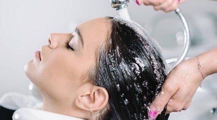 Hair wash at Little Corner, Richards Bay, Kwazulu-natal. Relaxing beauty service.