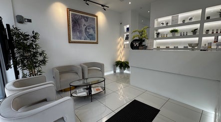 Calm, elegant reception at Dalya Cosmo clinic in London, England, GB, featuring modern decor and cozy seating.