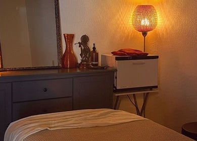 Cozy massage room at Massages & Relax, Willemstad, Curaçao, CW with warm lighting and inviting decor.