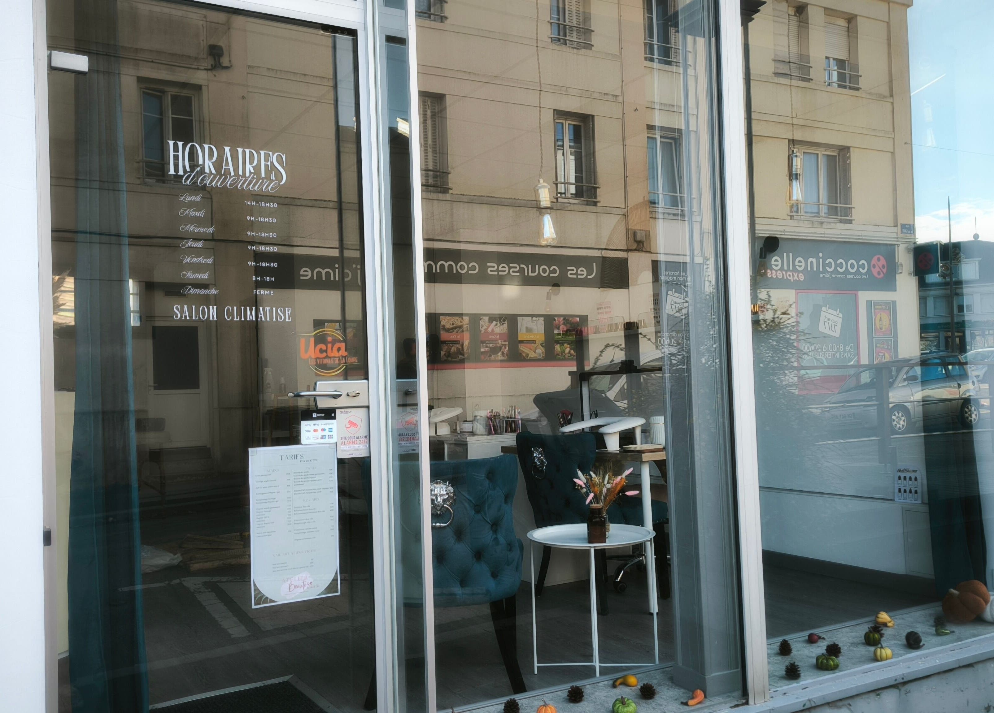 Façade élégante d'Atelier Beauté by Elodie à La Loupe, Centre-val De Loire, FR, refletant l'ambiance locale.