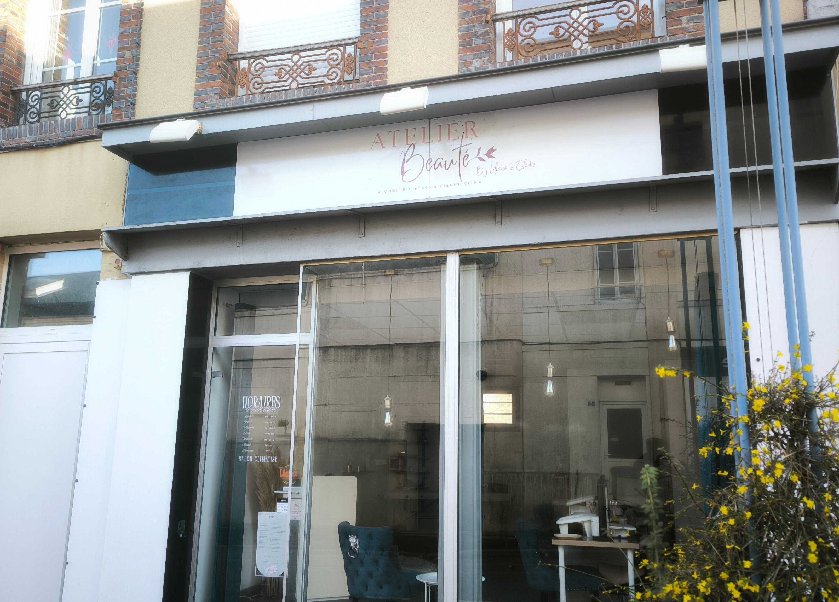 Entrée du salon Atelier Beauté by Elodie à La Loupe, Centre-val De Loire, FR.