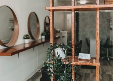 Fab Curls salon interior in Bayamón, Bayamón, PR, featuring modern mirrors and wooden decor.