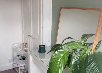Cozy corner with mirror and plant at Jessica's at Chichester, Chichester, England, GB.