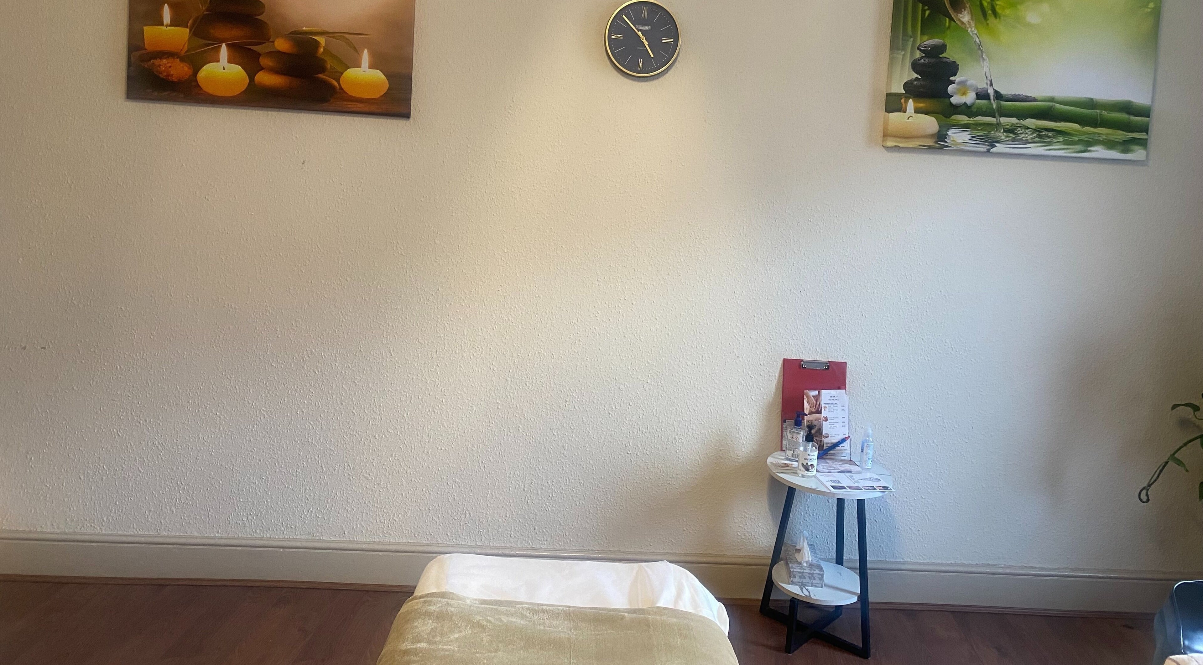 Relaxing therapy room at Recharge Therapy, Cardiff, Wales, GB with calming decor and comfortable seating.