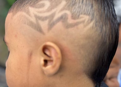 Diseño de corte en New Forces Barber, Panamá, Provincia De Panamá, PA. Estilo único y moderno.