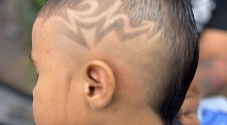 Diseño de corte en New Forces Barber, Panamá, Provincia De Panamá, PA. Estilo único y moderno.