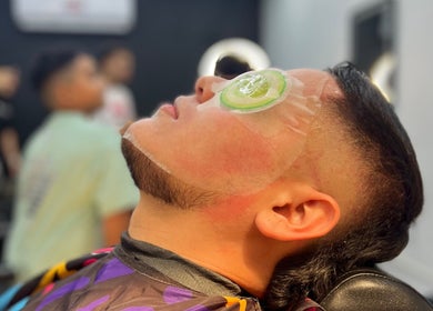 Tratamiento facial en New Forces Barber, Panamá, Provincia De Panamá, PA. Experiencia relajante y rejuvenecedora.