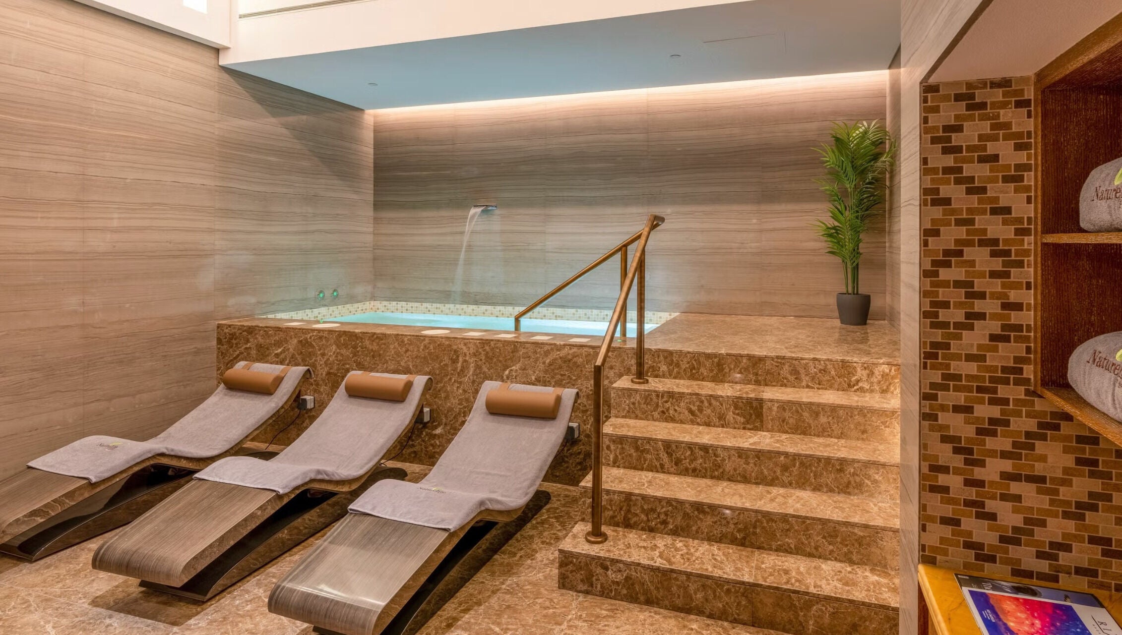 Relaxing loungers and spa pool at Naturelife Spa Marina Abu Dhabi, Abu Dhabi, Abu Dhabi, AE.