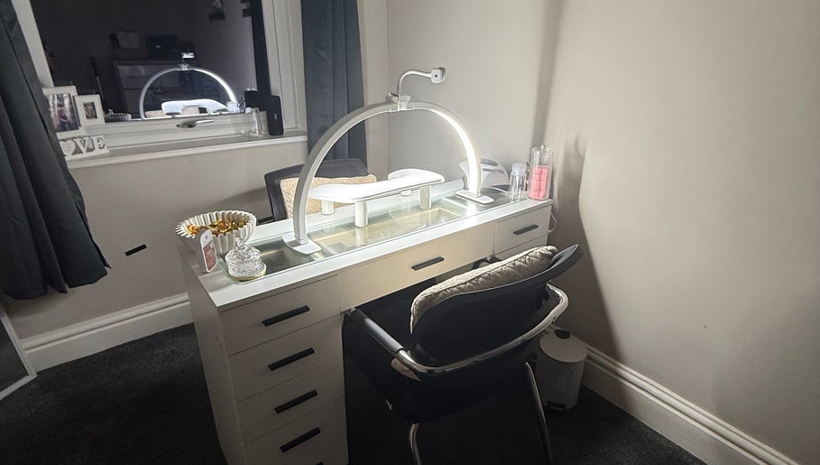 Elegant nail station at Naileditbyjadee in Barnoldswick, England, GB with modern decor and professional setup.