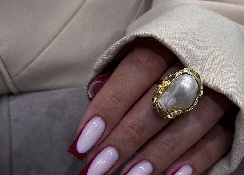 Изящен маникюр и перлен пръстен от Ала-Мон1 в Бургас, България, BG.