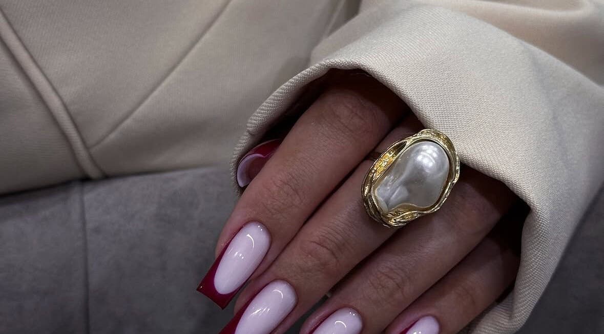 Изящен маникюр и перлен пръстен от Ала-Мон1 в Бургас, България, BG.