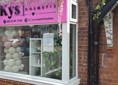 Belsbeautybarx in Birmingham, England, GB showcases a charming exterior with balloon decor.