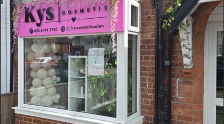 Belsbeautybarx in Birmingham, England, GB showcases a charming exterior with balloon decor.