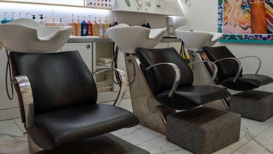 Sillas de lavado modernas en Matiz Juan Soldado, La Serena, Coquimbo, CL, ofreciendo comodidad y estilo.
