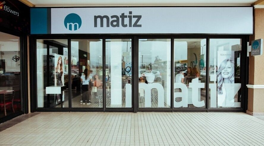 Entrada del salón Matiz Jumbo en La Serena, Coquimbo, CL, destacando su fachada moderna.