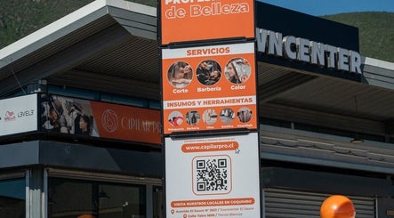 Cartel de Capilar Pro EL SAUCE en Coquimbo, Coquimbo, CL mostrando servicios de belleza y barbería.