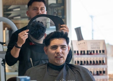 Hombre recibiendo corte de cabello en Capilar Pro EL SAUCE, Coquimbo, Coquimbo, CL.