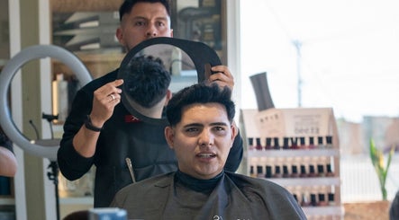 Hombre recibiendo corte de cabello en Capilar Pro EL SAUCE, Coquimbo, Coquimbo, CL.