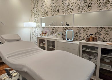 Sala de tratamento elegante em La Santé Estética Avançada, Vila Nova De Famalicão, Braga, PT.