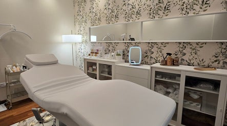 Sala de tratamento elegante em La Santé Estética Avançada, Vila Nova De Famalicão, Braga, PT.