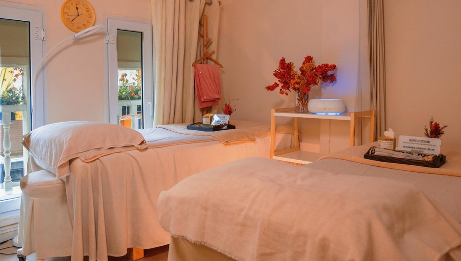 Tranquil treatment room at Caballe.M Spa, Singapore, SG, featuring cozy beds and soothing decor.