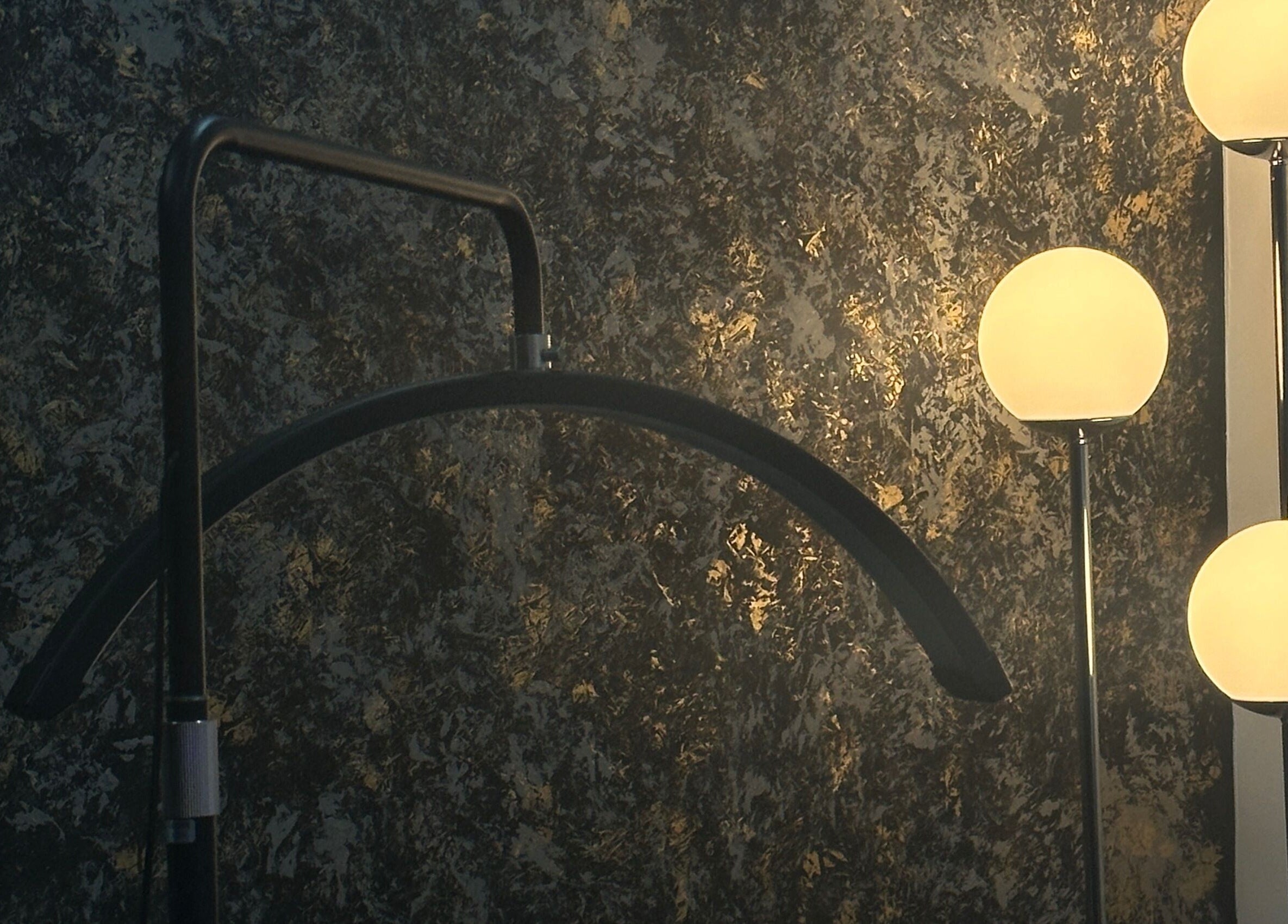 Elegant lighting decor at EP Beauty Studio, Bonao, Monseñor Nouel, DO enhances ambiance.