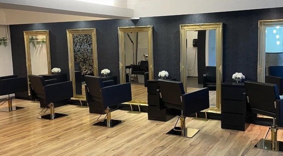 Èlan by Ruby salon interior in Stornoway, Scotland, GB with elegant mirrors and stylish chairs.