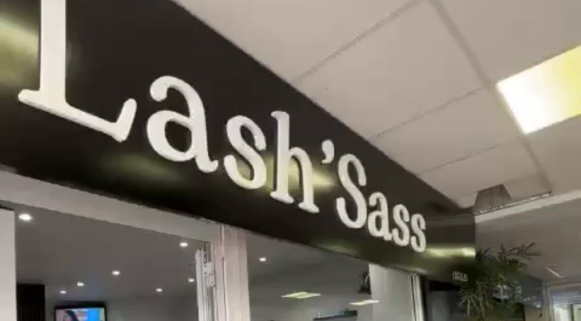 Enseigne de Lash'sass à Romainville, Île-de-France, FR, élégante et moderne.