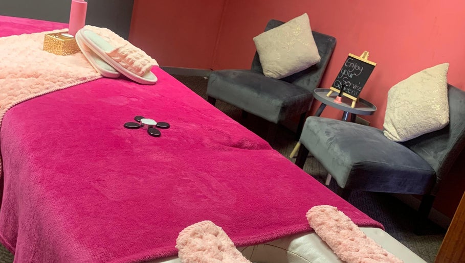 Relaxing massage room at Nox Beauty Studio, Kempton Park, Gauteng, ZA with pink decor and cozy seating.
