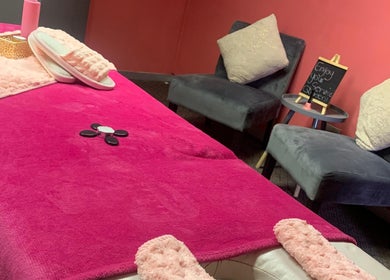 Relaxing massage room at Nox Beauty Studio, Kempton Park, Gauteng, ZA with pink decor and cozy seating.