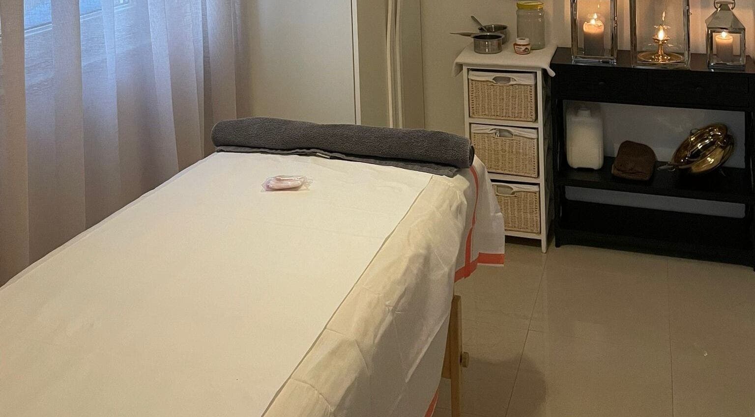 Prostor za masažu u Ponte Porton d.o.o., Novigrad, Istarska, HR s opuštajućim dekorom.