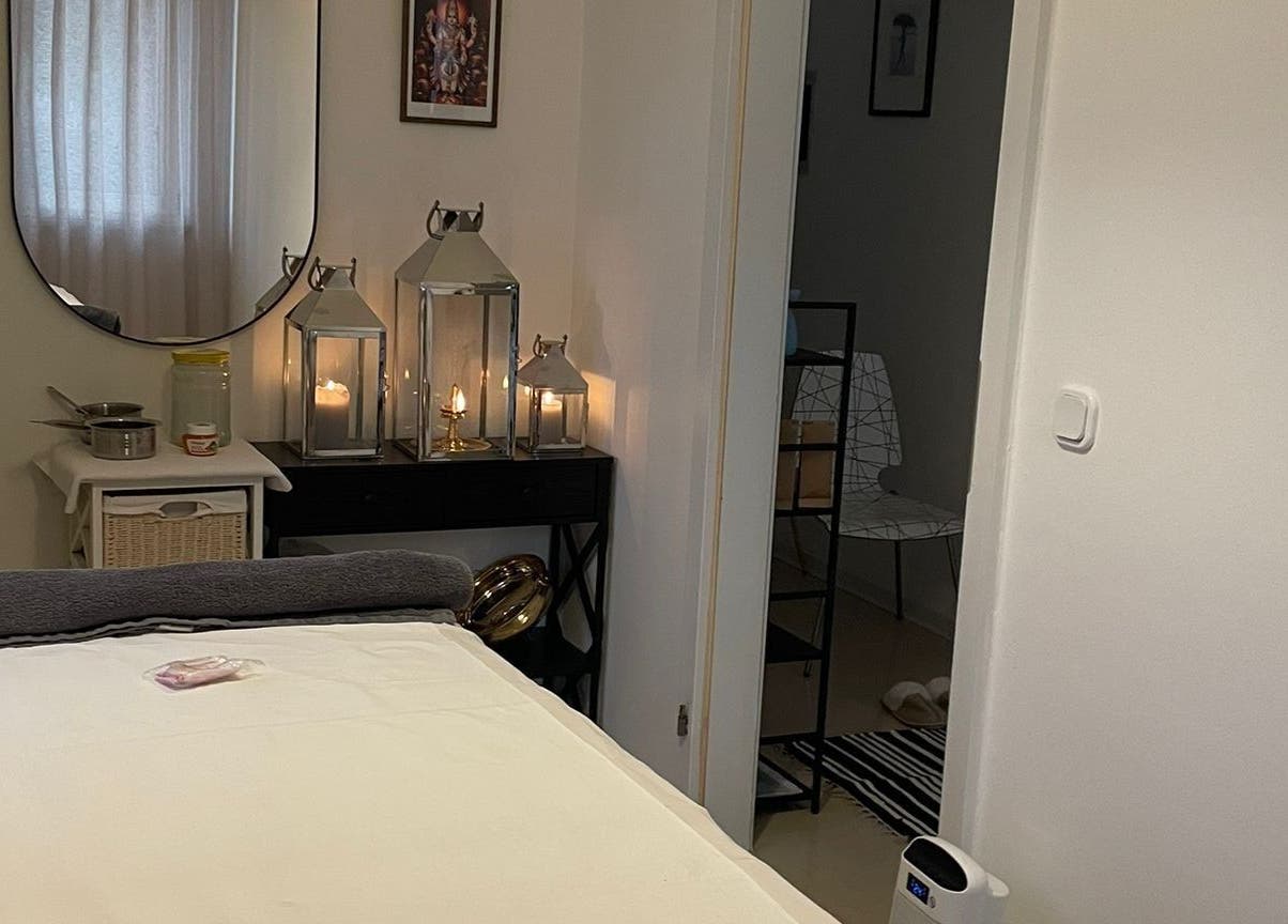 Stol za masažu u Ponte Porton d.o.o., Novigrad, Istarska, HR, s toplom rasvjetom i ogledalom.