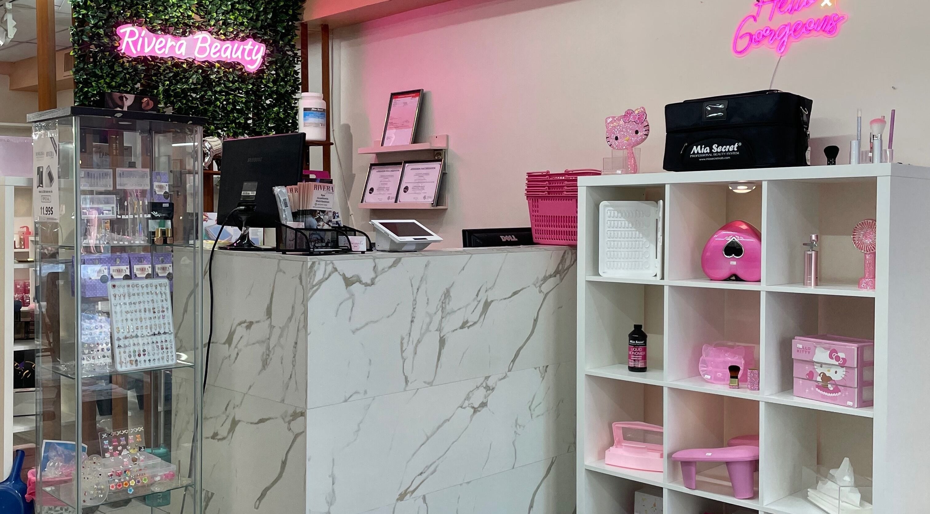 Reception area at Rivera Beauty in Montréal, Québec, CA featuring stylish decor and product displays.