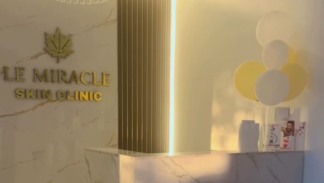 Reception area of Le Miracle Skin Clinic in Ottawa, Ontario, CA, featuring a modern design with balloons.